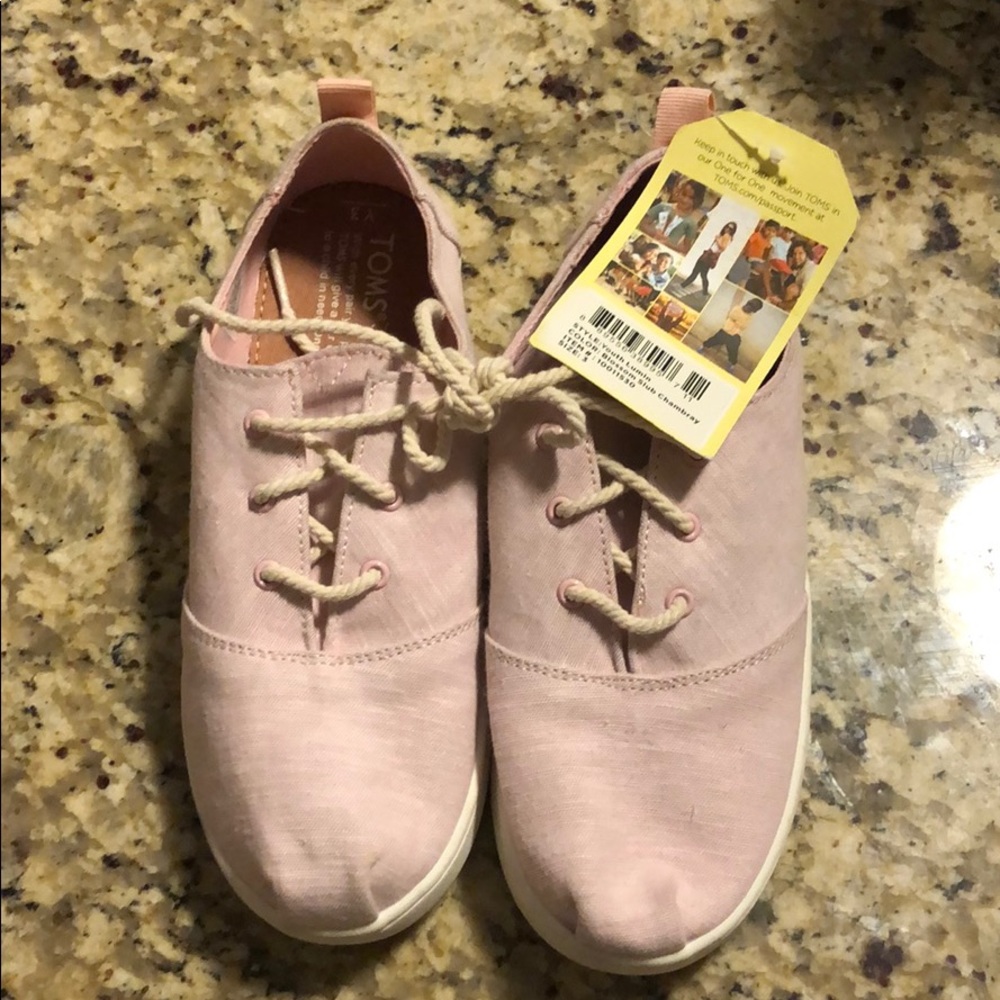 Toms youth Lumin size 3